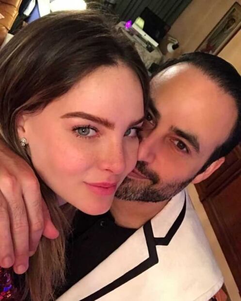 Exnovio hackea a Belinda y muestra fotos con ella