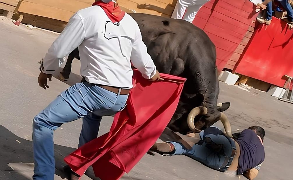 El secretario calificó la edición de este año como una “jornada muy accidentada”, debido a que, según señaló, desde hace ocho años no se registraba la muerte de uno de los participantes en La Huamantlada. | Foto: Especial.