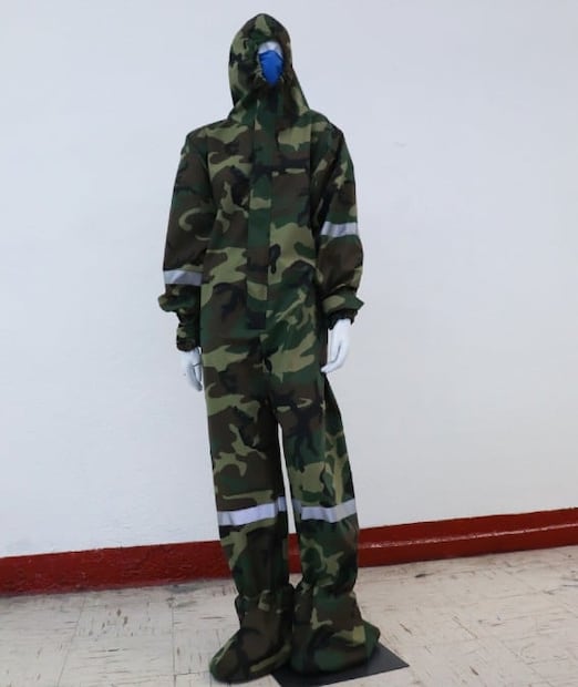 Elabora Semar cubrebocas, trajes y batas ante fase 3 de coronavirus