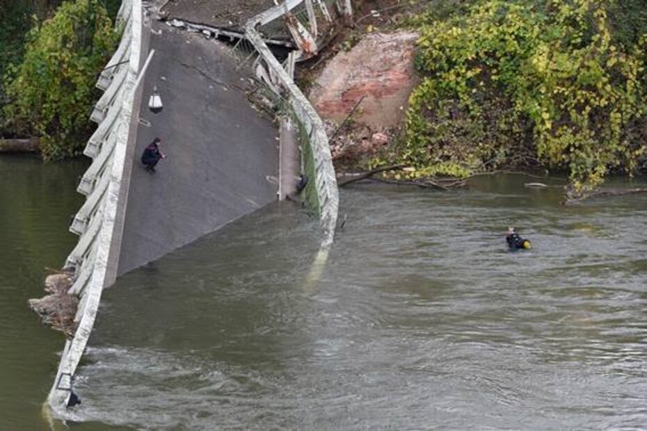 Derrumbe de puente colgante en Francia deja dos muertos