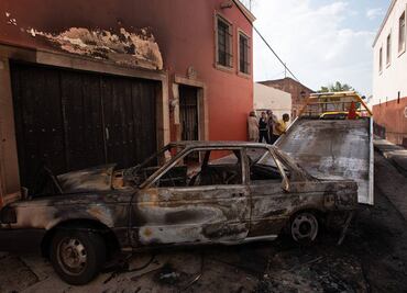 Violencia se extiende a Morelia; queman patrullas y autos particulares