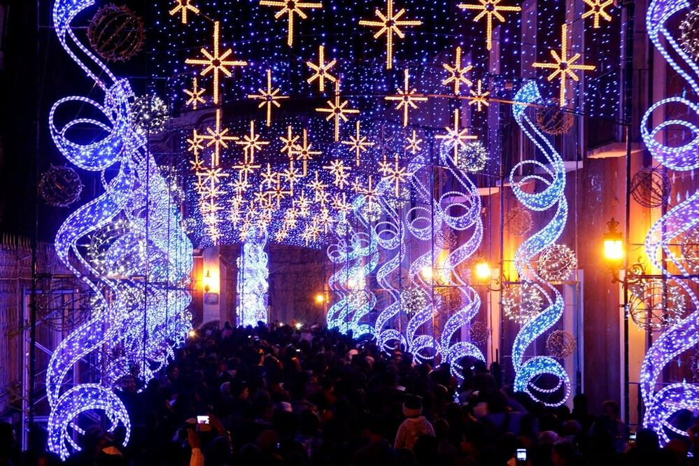 Durante el recorrido por la Villa Iluminada observaras más de 2,000 piezas navideñas. (Foto: Facebook Villa Iluminada). 