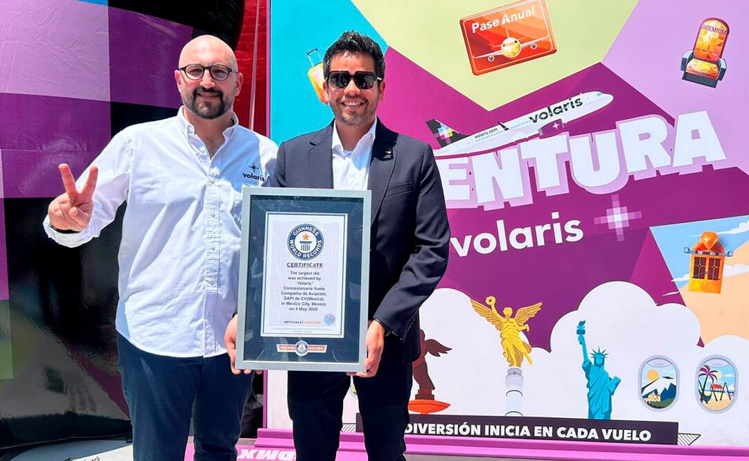 Volaris consiguió romper un Récord Guinness al crear el dado más gigante para su exposición "Aventura Volaris". Foto: Berenice Fregoso EL UNIVERSAL