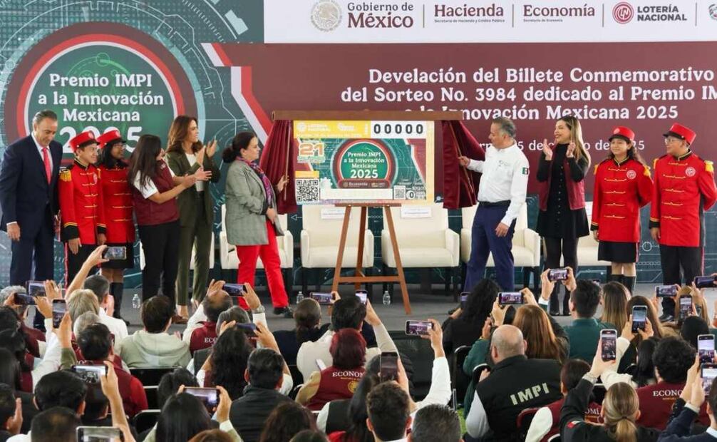 La Lotería Nacional junto con el IMPI develaron el billete del Sorteo Mayor. Foto: Especial.