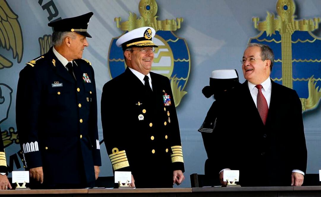 El secretario de la Defensa Nacional, Salvador Cienfuegos; el secretario de Marina, Vidal Soberon Sanz, y el comisionado Nacional de Seguridad, Monte Alejandro Rubido