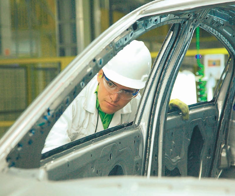 En Querétaro operan unas 300 empresas que se dedican a la fabricación de equipo de transporte, que incluye la producción de componentes para los sectores automotriz y aeroespacial.  
