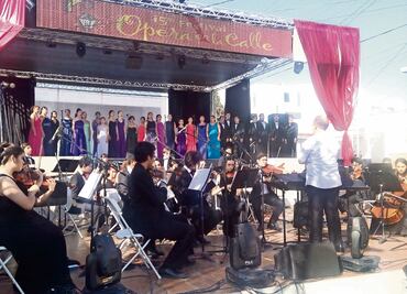 Disfrutan en la frontera con el Festival Ópera en la Calle