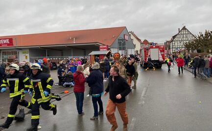 Conductor embiste a varias personas durante desfile en carnaval de Alemania
