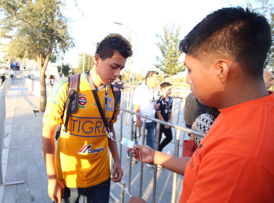 Imago7. Aficionado de Tigres previo al Clásico Regio