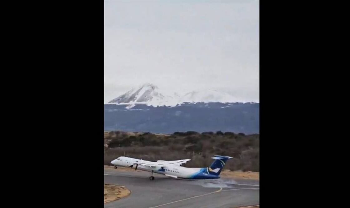 El Dash 8-400 realizaba su segundo vuelo comercial procedente de Punta Arenas, Chile. Foto: Captura de video