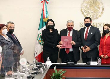 Subsecretaria de Hacienda entrega Paquete Económico 2022 al Senado