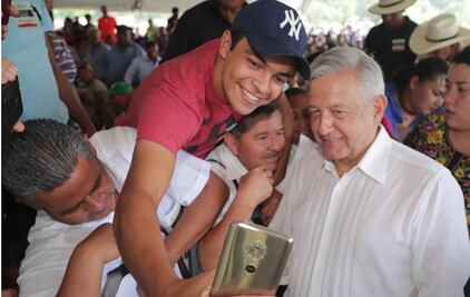 “No voy a reelegirme”, dice AMLO; tabasqueños le piden que sí