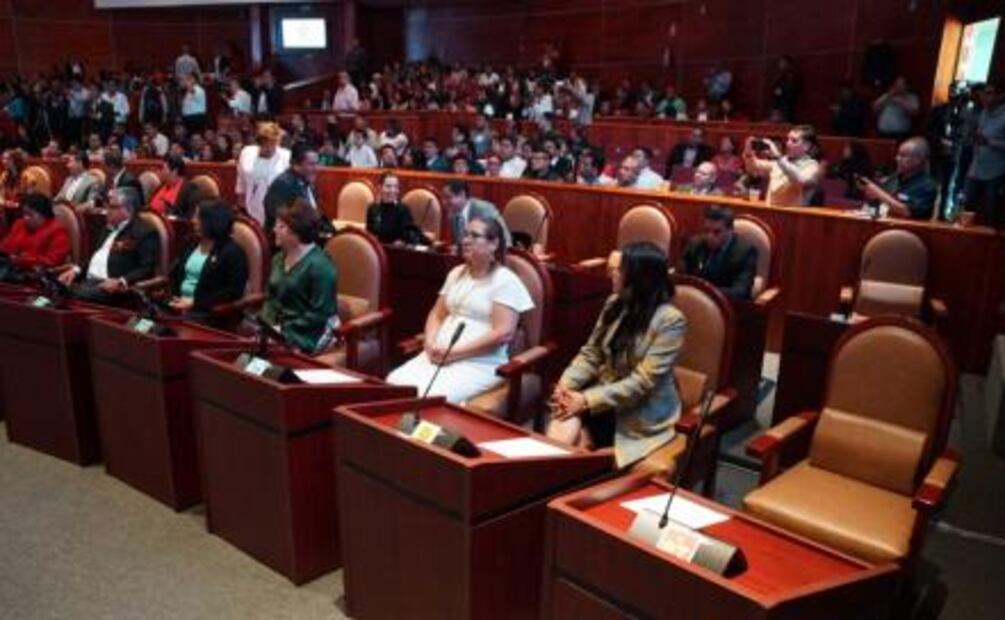 Sección 22 del SNTE marcha en Oaxaca contra plan educativo