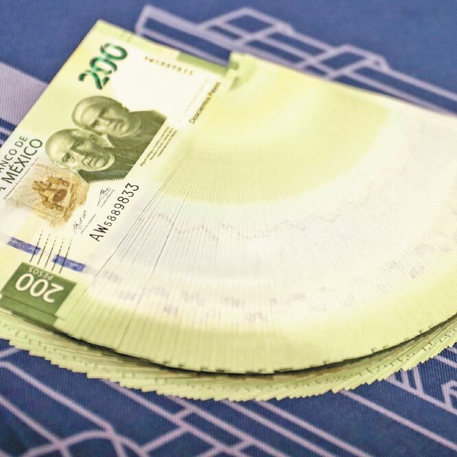 Descenso. El peso se ubicó en la posición 15 de un total de 20 divisas, frente al lugar 11 que ocupaba en 2013. ARCHIVO EL UNIVERSAL