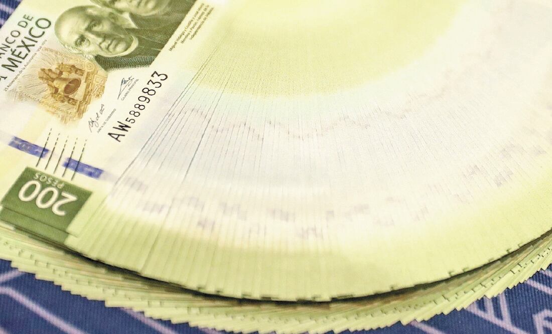 Descenso. El peso se ubicó en la posición 15 de un total de 20 divisas, frente al lugar 11 que ocupaba en 2013. ARCHIVO EL UNIVERSAL