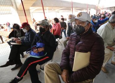 Don Guillermo durmió afuera de “La Bombonera” por segunda dosis contra Covid-19 en Toluca