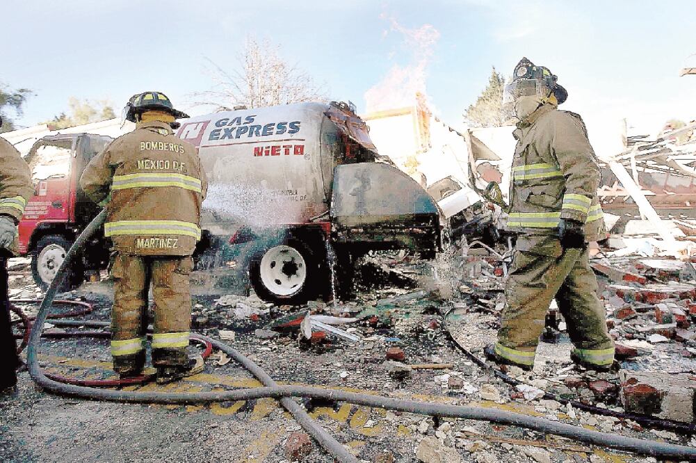 El pasado 29 de enero, una pipa de gas perteneciente a la empresa Gas Express Nieto explotó en el Hospital Materno Infantil de Cuajimalpa, el incidente arrojó un saldo de cinco personas muertas (ARCHIVO EL UNIVERSAL)