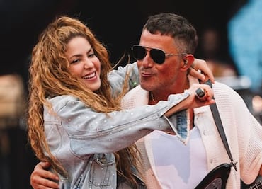Alejandro Sanz y Shakira expresan su amor en el escenario; rumores apuntan a una relación