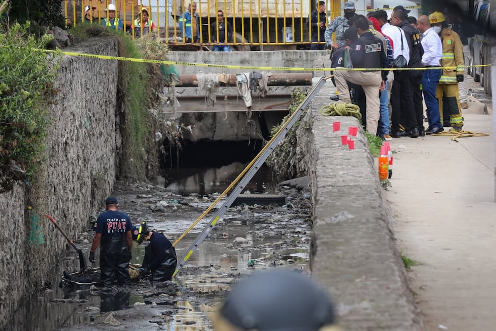 Hallan un cuerpo sin vida en un canal de aguas negras en Tultitlán, Estado de México. Foto:Luis Camacho/ El Universal