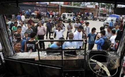 Autobús cae a precipicio en Nepal; hay al menos 23 muertos