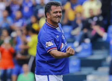 Hay que hacer muchos cambios en Cruz Azul: Carlos Hermosillo