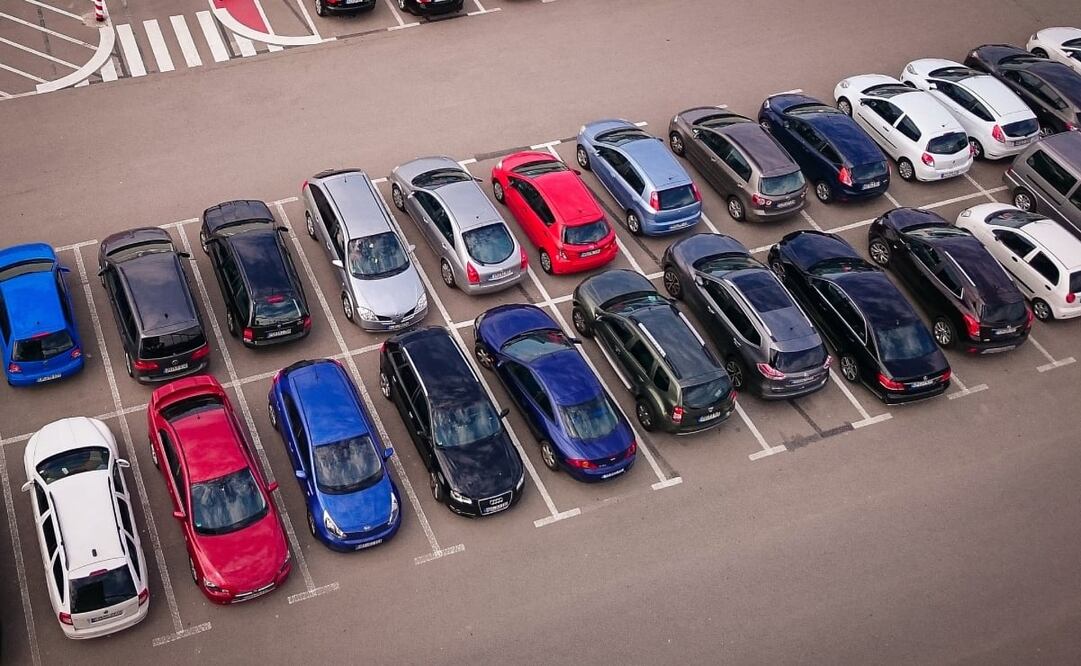 Conoce cuáles son los requisitos para renovar tus placas en el Edomex y ser acreedor a otros beneficios vehiculares. Foto: Unsplash