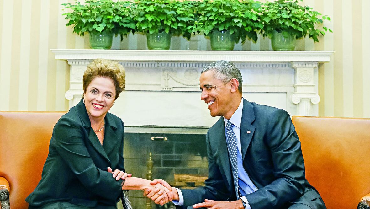 El presidente de EU, Barack Obama, se reunió ayer con su par de Brasil, Dilma Rousseff,  en la Oficina Oval de la Casa Blanca (KEVIN LAMARQUE / REUTERS)