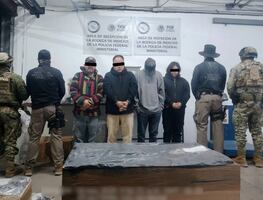 Caen 9 sujetos dedicados a modificar vehículos para traficar drogas en Jalisco; aseguran 3 mil kilos de cristal y marihuana