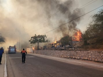 Incendio se sale de control y consume 22 viviendas en Los Cabos, BCS  