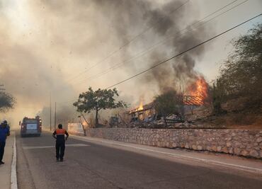 Incendio se sale de control y consume 22 viviendas en Los Cabos, BCS