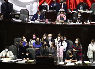 Oposición toma tribuna de San Lázaro para evitar aprobación para "desmantelar" Fondo de Salud