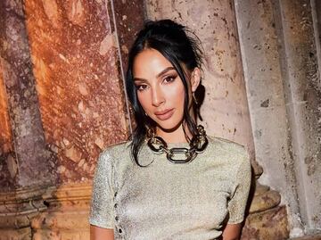 María Chacón brilla en ceñido vestido negro con tachuelas