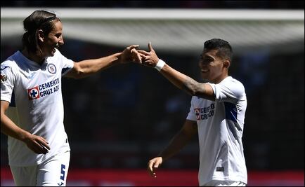 Despierta Orbelín Pineda con cambio de posición