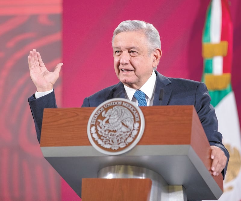 El presidente Andrés Manuel López Obrador afirmó que el comportamiento de la pandemia en los cinco estados con mayores contagios va evolucionado bien y no se ha producido desabasto de insumos. Foto: SERGIO TAPIA. EL UNIVERSAL