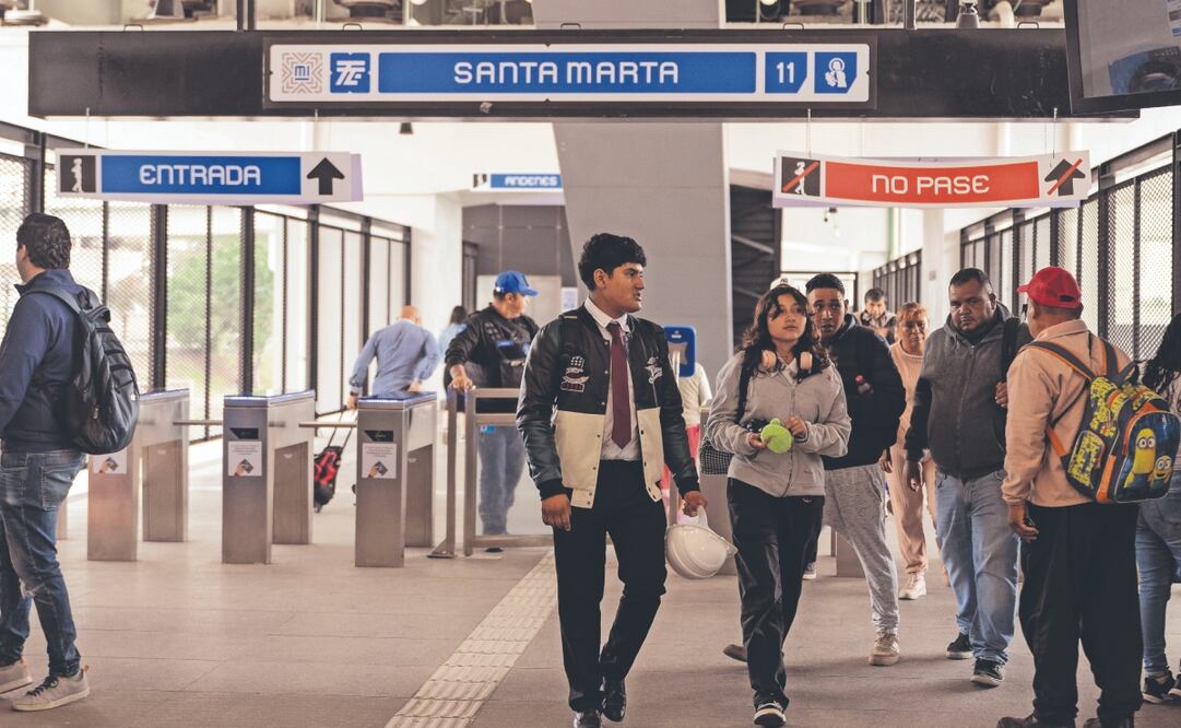 Pasajeros del Trolebús Santa Marta-Chalco aseguraron que han reducido su tiempo de traslado de forma significativa. 
Foto: de HUGO SALVADOR. EL UNIVERSAL