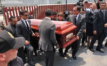 Llega féretro de Muñoz Ledo a San Lázaro para recibir homenaje