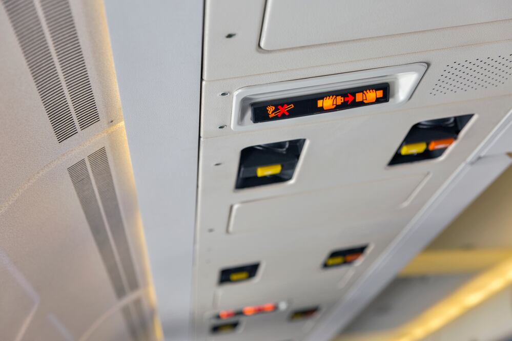 Las intensas turbulencias obligarían a los pasajeros a usar el cinturón de seguridad todo el tiempo. (Foto: Istock)