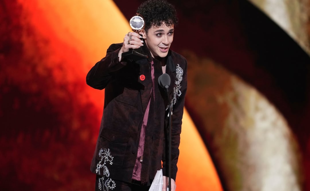Ali Louis Bourzgui se llevó el galardón en la categoría de Mejor actor de reparto en un musical. Foto: AP.