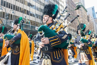 Gaitas, tréboles y cerveza: Así celebran en Nueva York el gran desfile de San Patricio