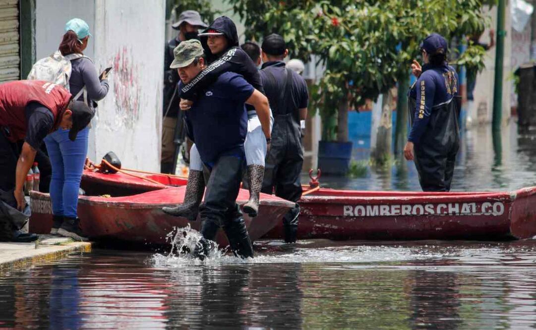 Los propios vecinos creen que la precipitación pluvial de ayer extendió más las afectaciones en esa zona de Chalco que la del 2 de agosto porque el sistema de drenaje está tan saturado que no puede desalojar las aguas residuales. Foto: Luis Camacho/EL UNIVERSAL