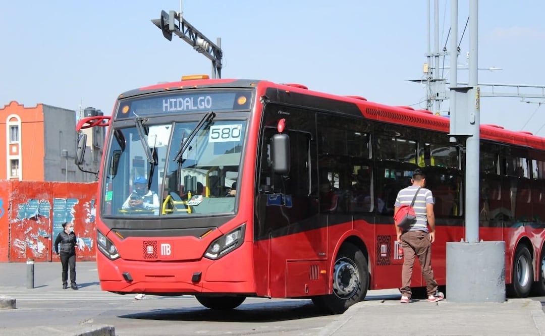 Línea 4 del Metrobús, dirección Hidalgo. Foto: Samyra Sosa. EL UNIVERSAL