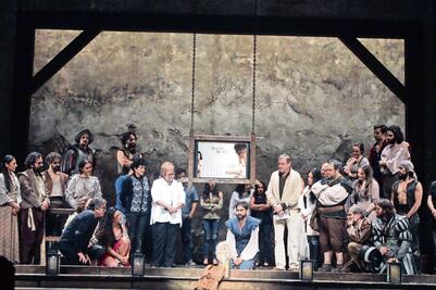 Promete volver a cabalgar en teatro