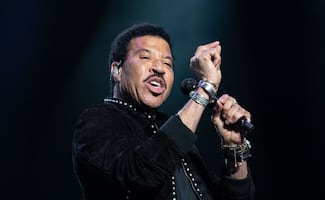 Lionel Richie es hospitalizado de emergencia; permanece en cuidado intensivos