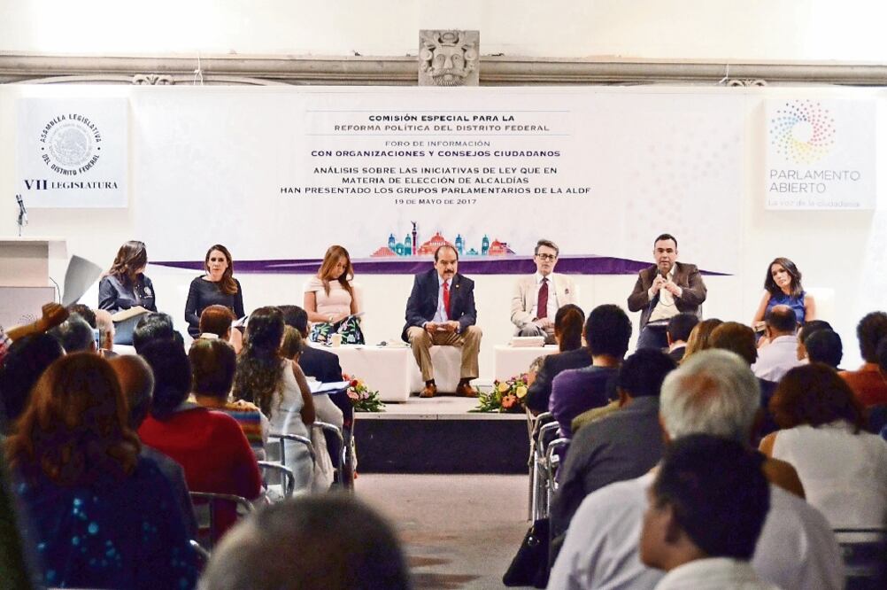 La discusión sobre la manera en que se escogerá a los concejales, una vez que se formen las alcaldías, surgió durante un foro para analizar las propuestas de Ley Electoral para la Ciudad de México. (CORTESÍA IEDF)