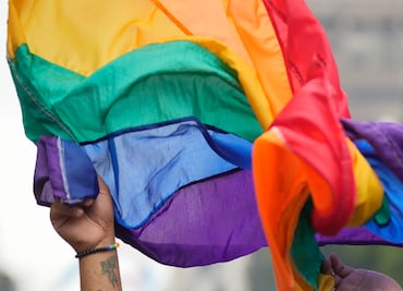 Demócratas dan un paso para proteger por ley el matrimonio homosexual en EU; falta que pase en Senado