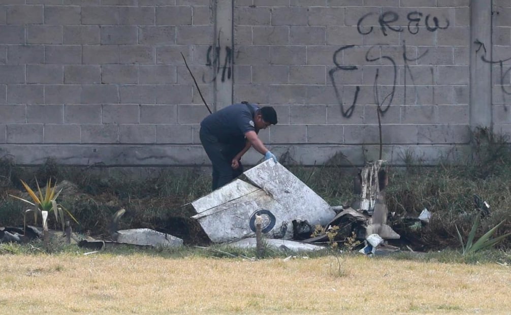 Localizan caja negra del jet privado que se desplomó en Toluca.
Foto: Alejandro Vargas