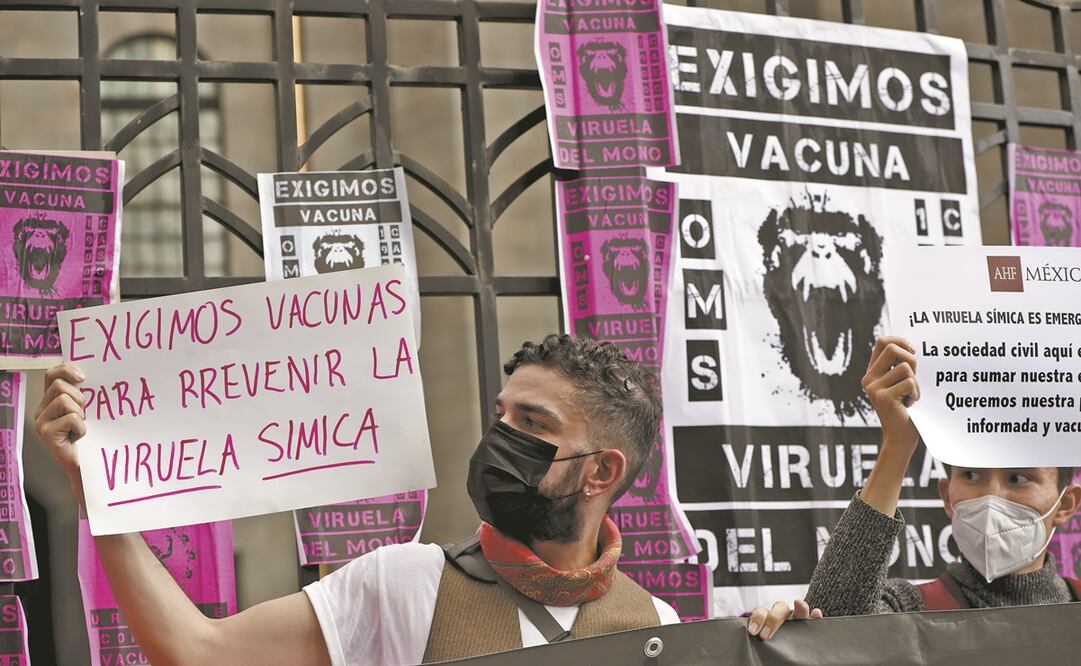 Activistas y organizaciones se han manifestado en la Ciudad de México para exigir un esquema de vacunación contra la viruela de mono. 