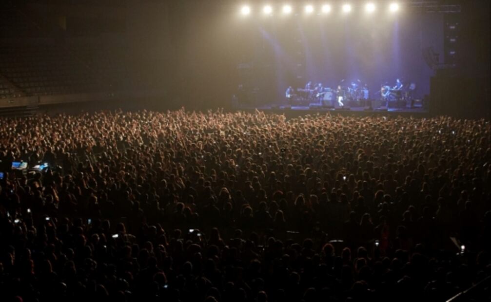 Con seguimiento de pruebas Covid-19, Love of Lesbian ofrece concierto con 5 mil personas