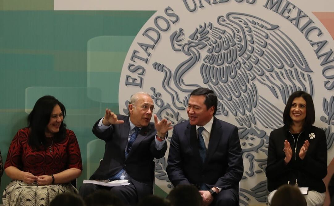 José Ángel Gurría, secretario general de la OCDE, y el titular de Gobernación, durante la presentación. /Juan Carlos Reyes - EL UNIVERSAL
