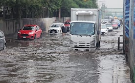 Encharcamientos afectan Gran Canal en GAM; lluvias dejan vehículos varados y complican la circulación